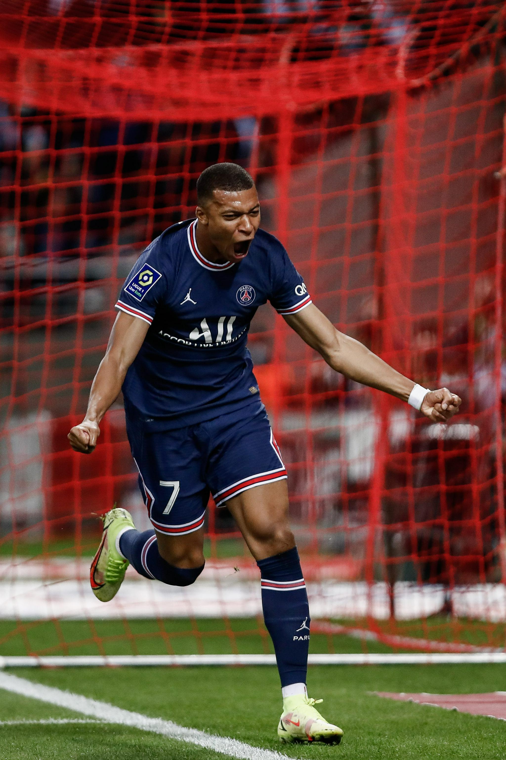 篮球篮网球员连续三场抢断上双