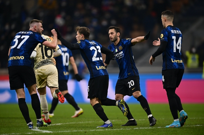 李玮洒成为首位获OPBF金腰带的中国女子拳手，多次在国际赛场取得胜利，正式转型为职业拳击选手。