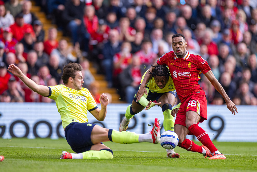 马丁内利：欧冠比赛空间更大，英超有些队喜欢摆大巴所以难踢