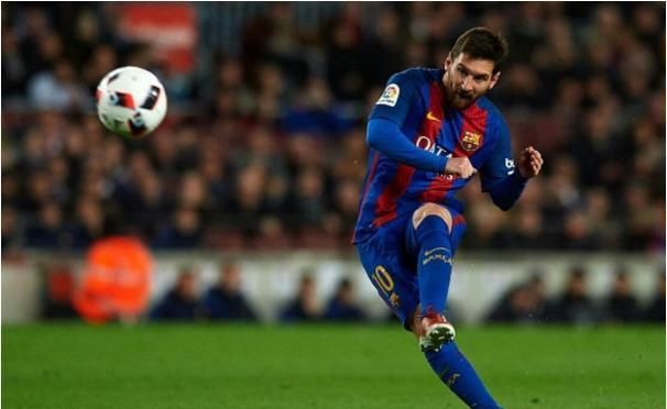 巴甲弗鲁米嫩塞主场采用狗狗球童，鼓励球迷去领养宠物