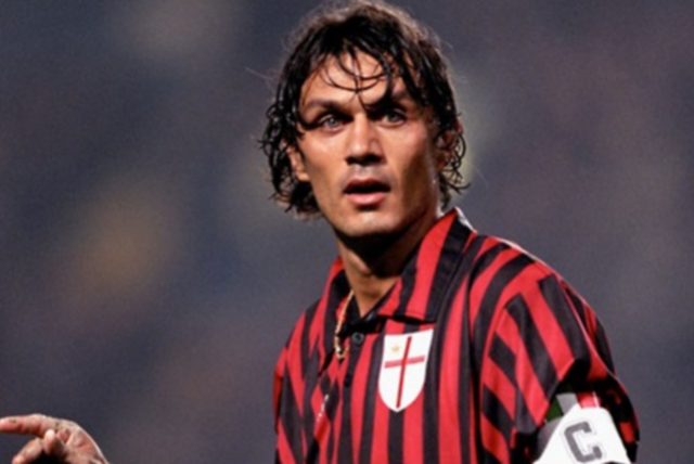 足坛年终大战即时排名：姆巴佩榜首，萨拉赫、托纳利暂32强之外（年终足坛决战实时榜：姆巴佩领跑，萨拉赫与托纳利暂未跻身32强）