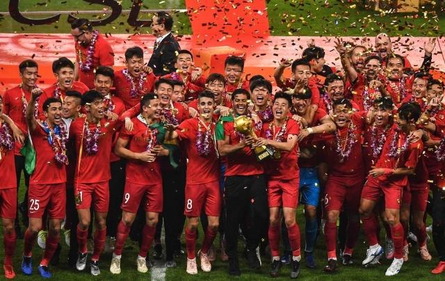 20岁新星独自撑起AC米兰左路走廊：力压S2，英超球会争相抢购他（20岁天才独挑AC米兰左翼重任：表现盖过S2，英超诸强竞相报价）