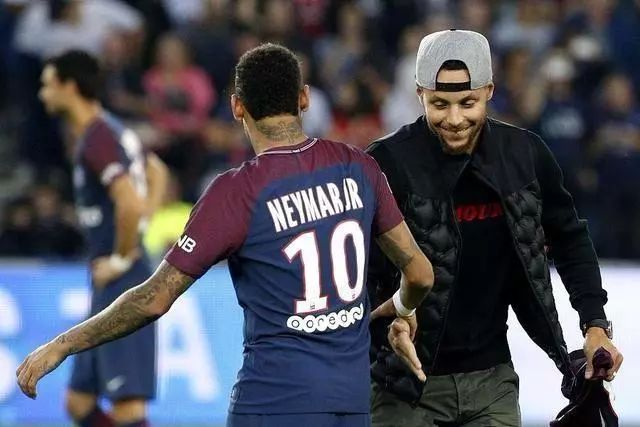 勇士三分火力强劲，全队状态火热